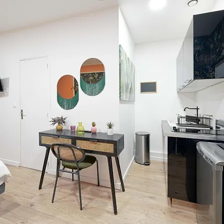 Modern Secure Studio- Perfect For 2- Catacombs Apartment *